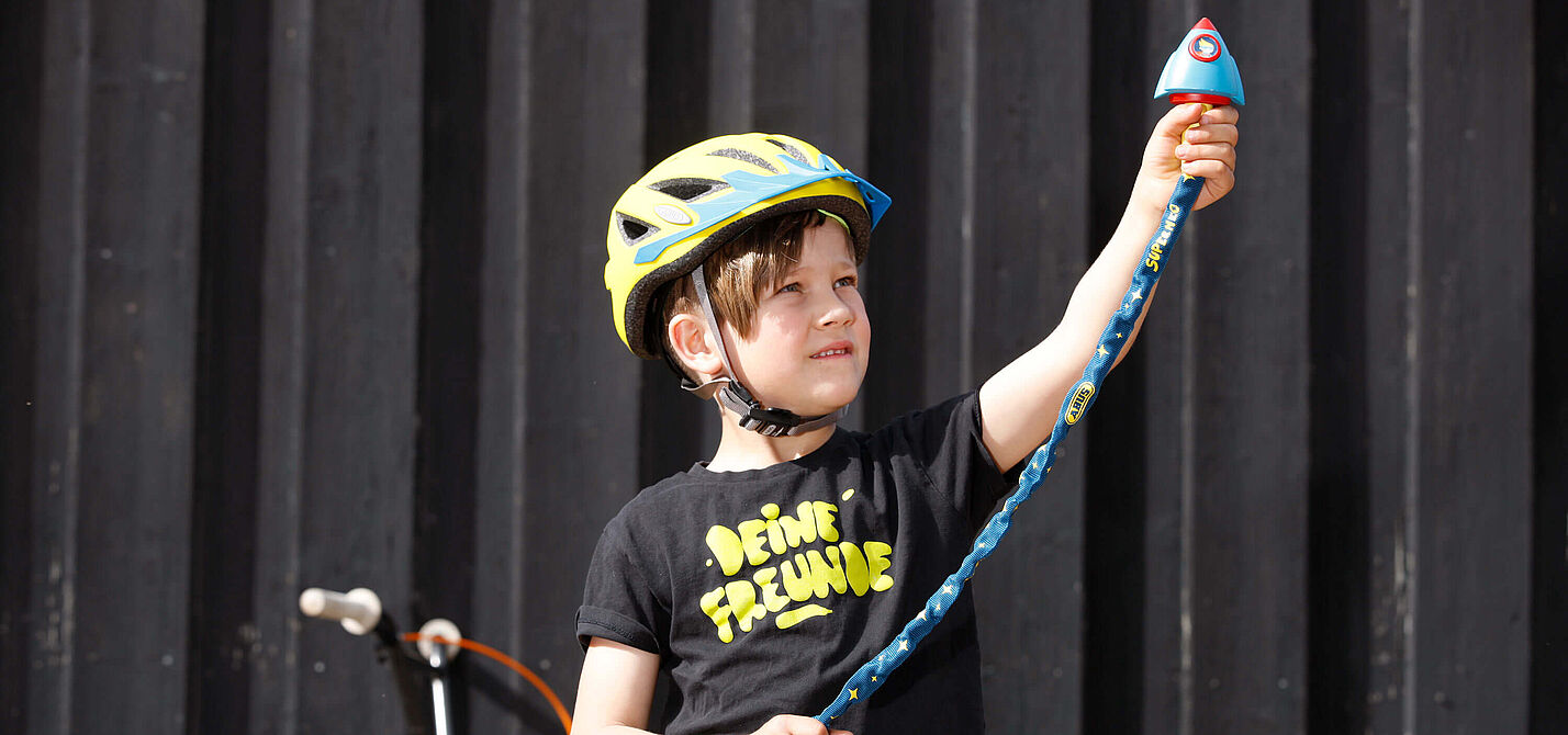 Kindgerechte Fahrradschlösser machen Spaß und vermitteln Wertschätzung fürs Material. Kindgerechte Fahrradschlösser machen Spaß und vermitteln Wertschätzung fürs Material.